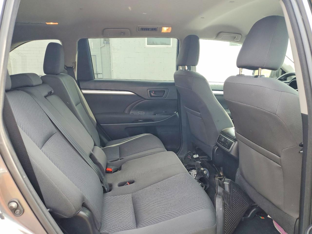2017 TOYOTA HIGHLANDER LE