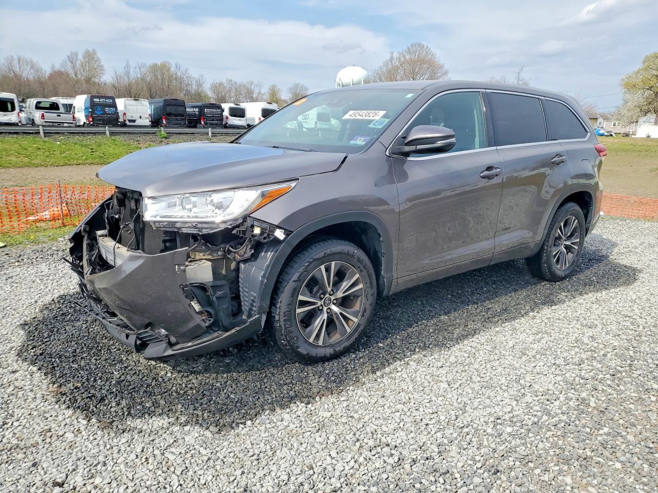 2017 TOYOTA HIGHLANDER LE