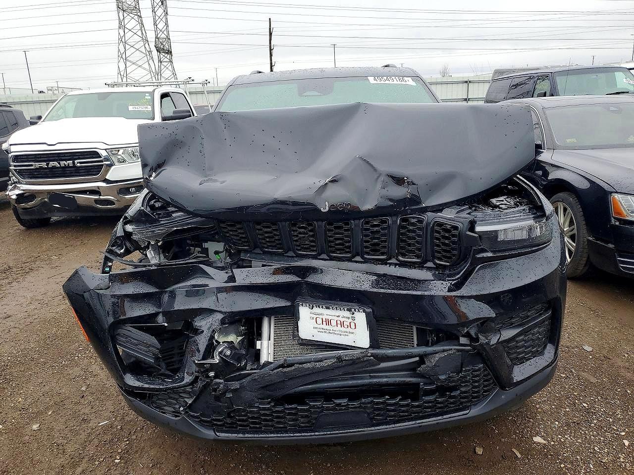 2025 JEEP GRAND CHEROKEE Laredo, Altitude