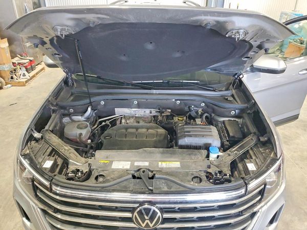 2025 VOLKSWAGEN ATLAS SE — Engine bay