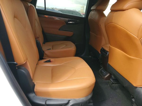 2022 TOYOTA HIGHLANDER Platinum