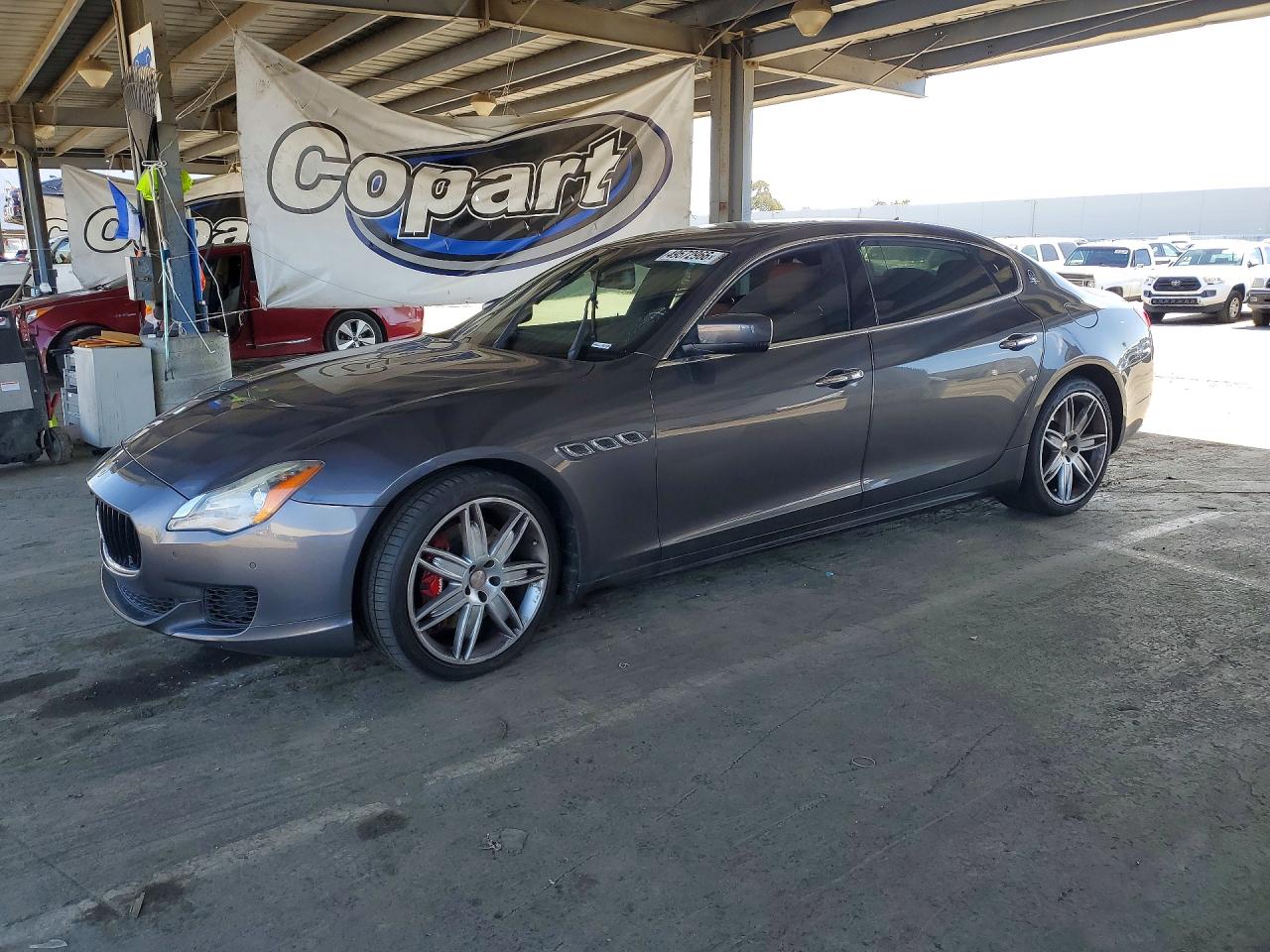 2015 MASERATI QUATTROPORTE Essence — Front 3/4