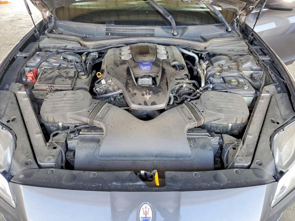 2015 MASERATI QUATTROPORTE Essence — Engine bay
