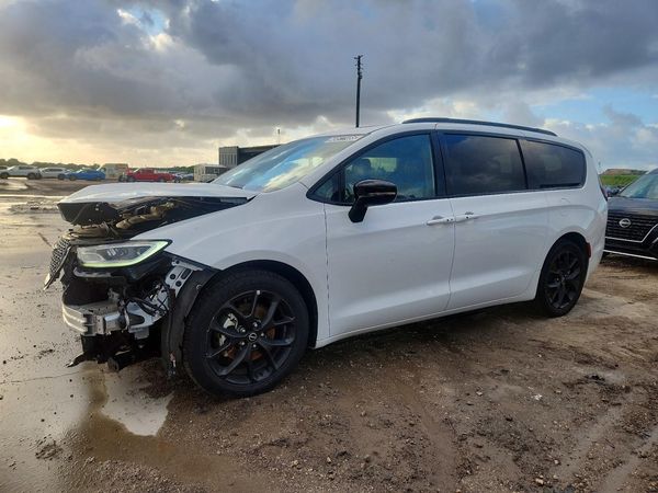 2025 CHRYSLER PACIFICA Limited — Front 3/4