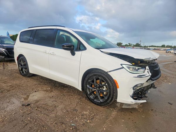 2025 CHRYSLER PACIFICA Limited — Passenger 3/4