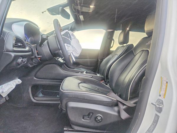 2025 CHRYSLER PACIFICA Limited — DENT