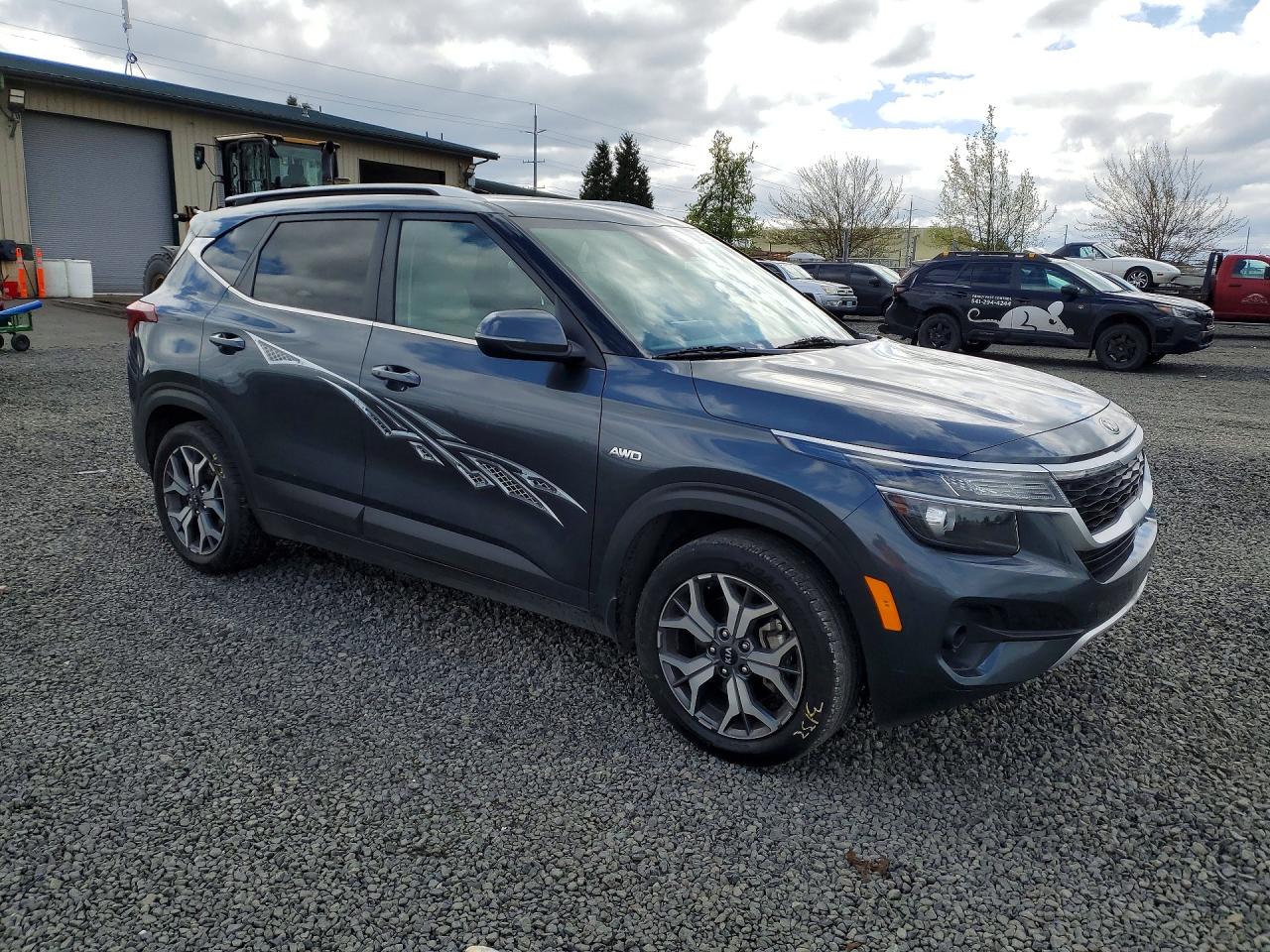 2021 KIA SELTOS EX