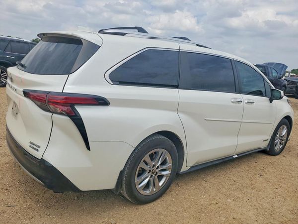 2021 TOYOTA SIENNA Limited