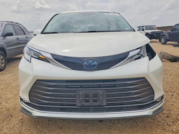 2021 TOYOTA SIENNA Limited
