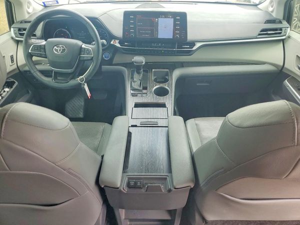 2021 TOYOTA SIENNA Limited