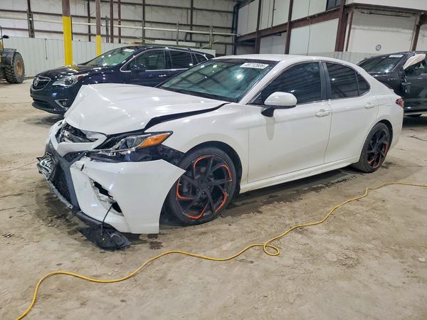 2018 TOYOTA CAMRY
