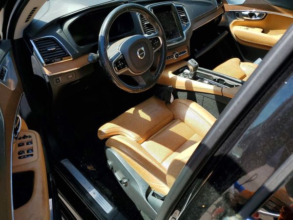 2016 VOLVO XC90