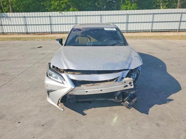 2019 LEXUS ES