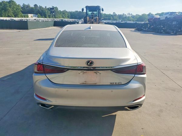 2019 LEXUS ES