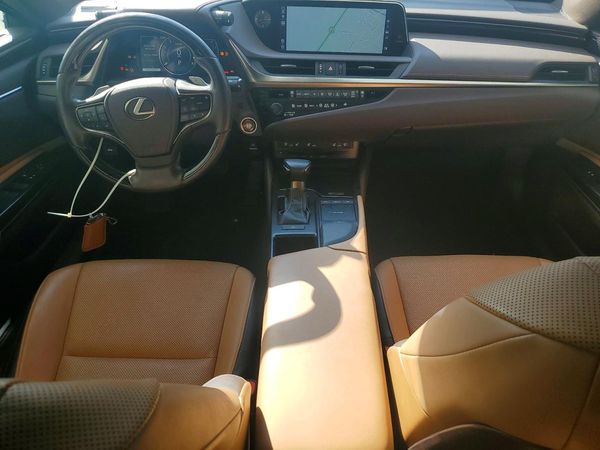 2019 LEXUS ES