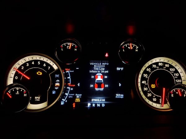 2018 RAM 1500 SLT CREW CAB 4X4