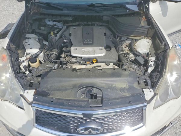 2017 INFINITI QX50 — Engine bay
