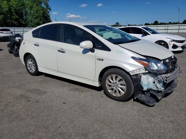 2014 TOYOTA PRIUS