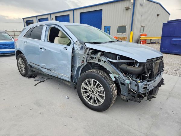 2017 CADILLAC XT5