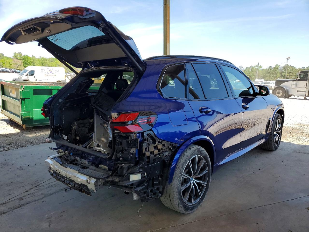 2025 BMW X5 M60i