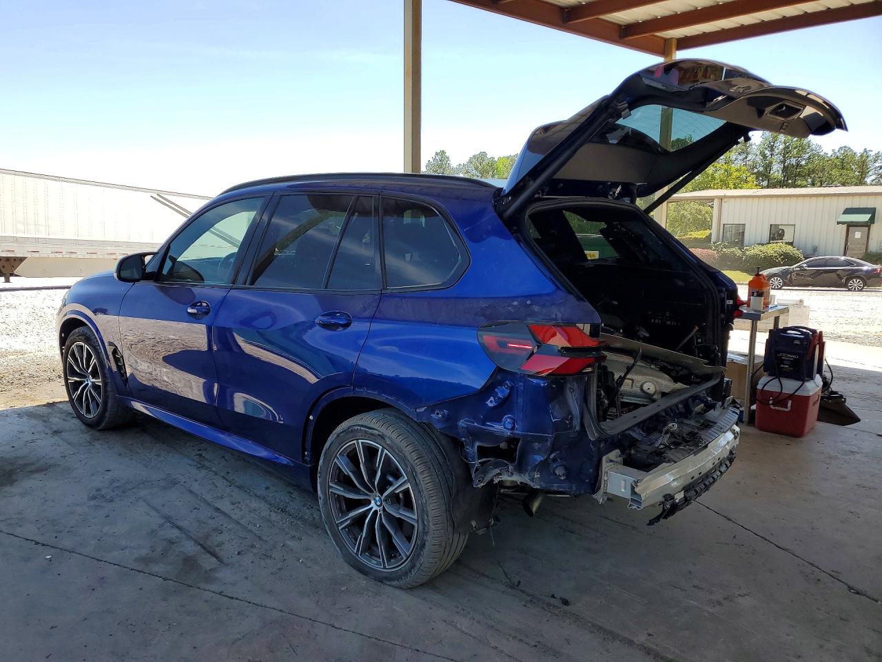 2025 BMW X5 M60i