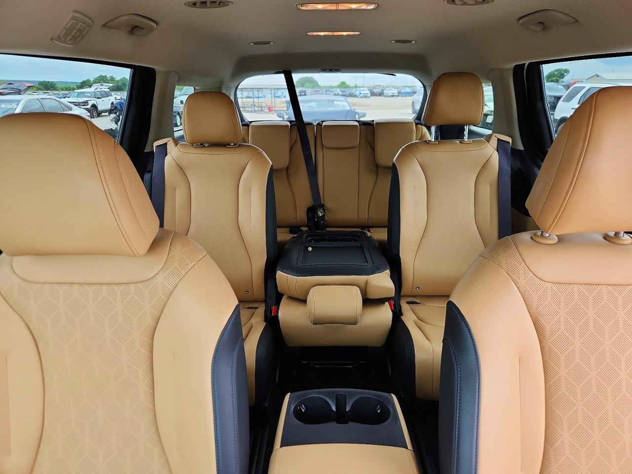 2024 KIA CARNIVAL LX, LX Seat Package