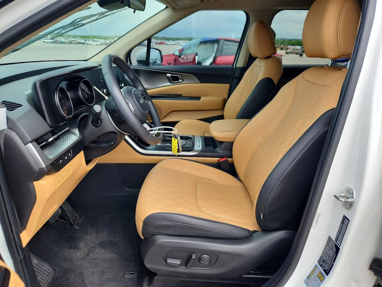 2024 KIA CARNIVAL LX, LX Seat Package