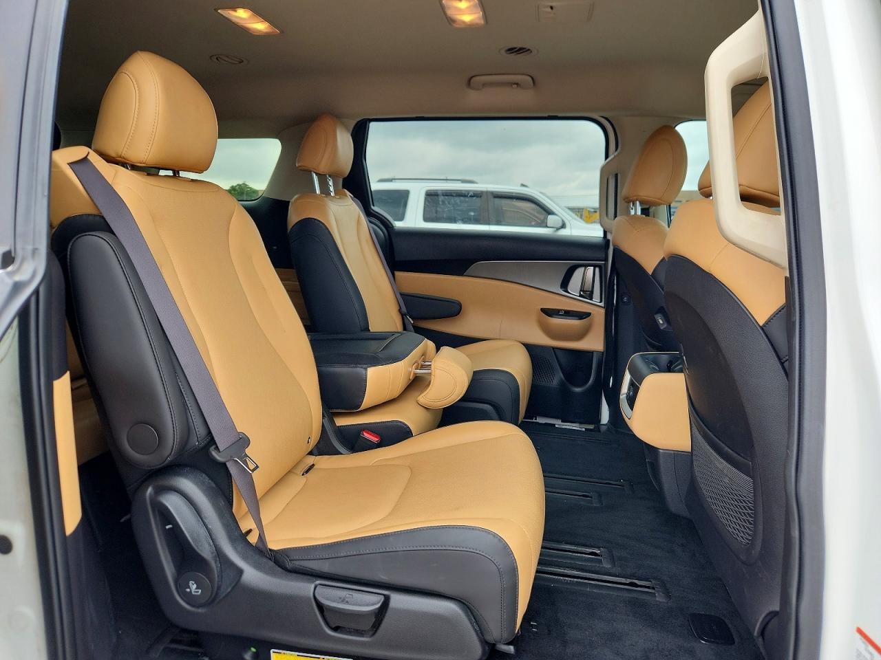 2024 KIA CARNIVAL LX, LX Seat Package