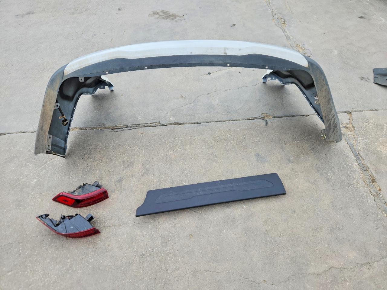 2024 KIA CARNIVAL LX, LX Seat Package