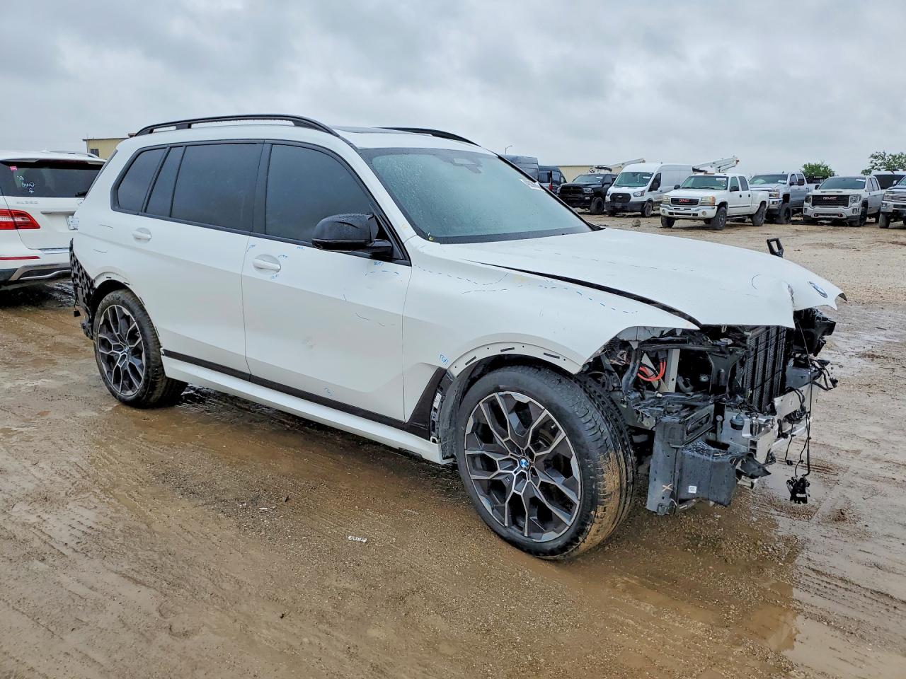 2025 BMW X7 M60i