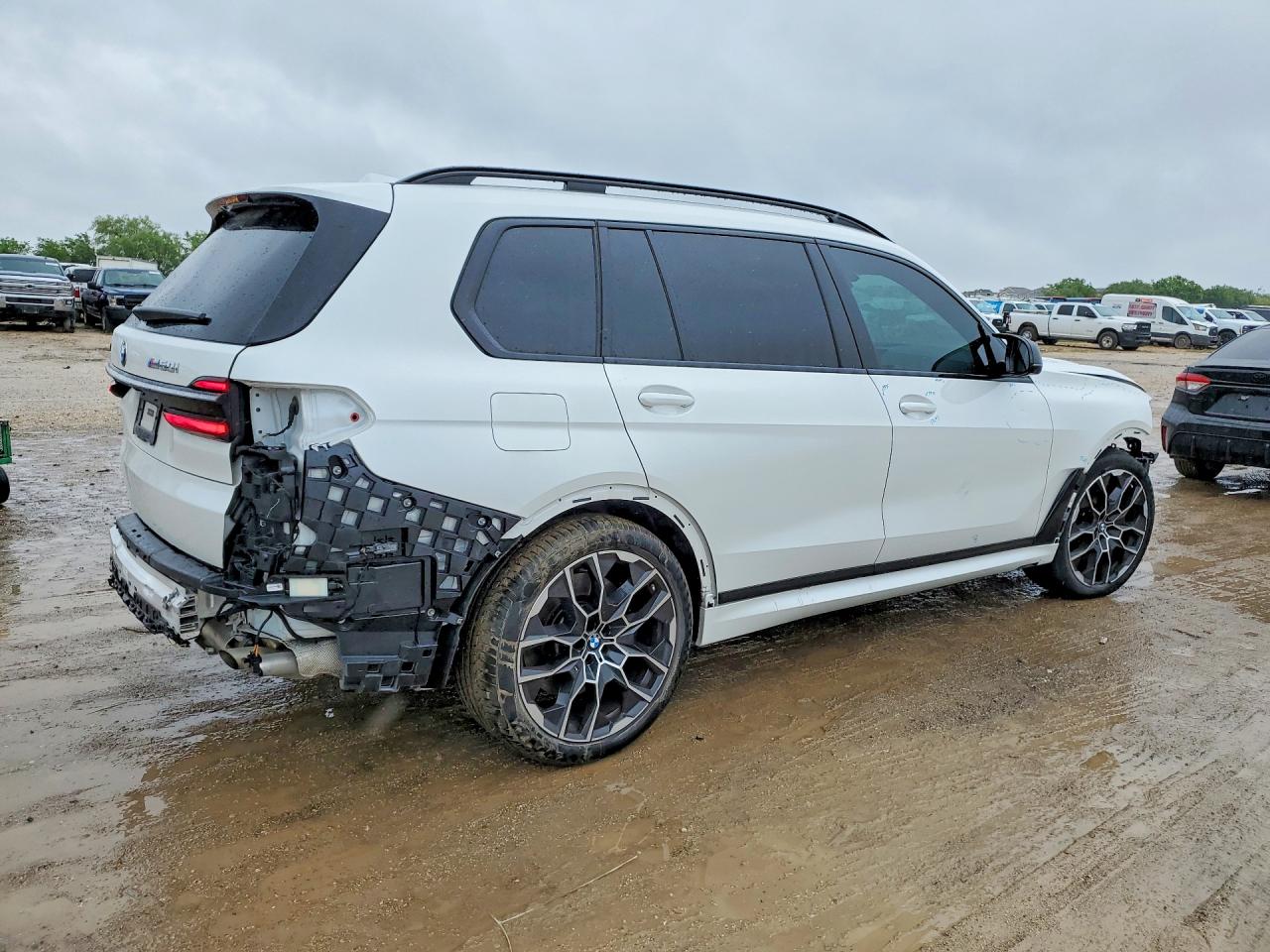 2025 BMW X7 M60i