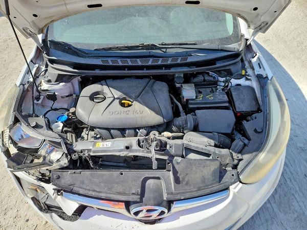 2015 HYUNDAI ELANTRA GLS(Middle)