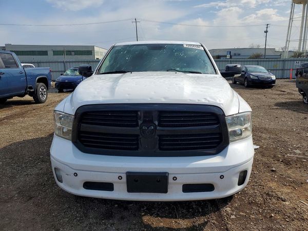 2017 RAM 1500 SLT CREW CAB 4X4