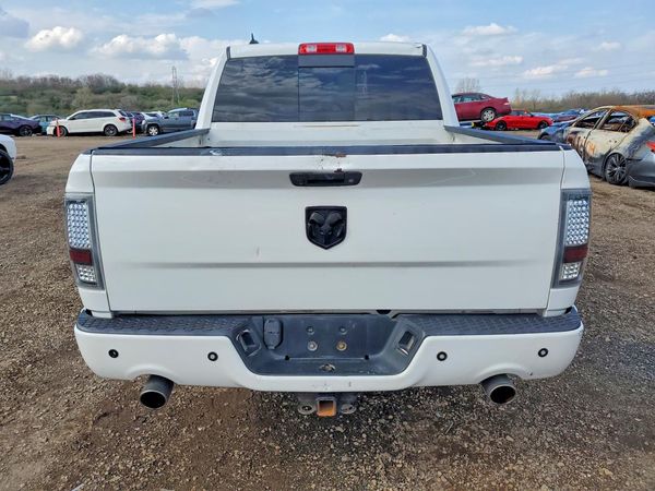 2017 RAM 1500 SLT CREW CAB 4X4