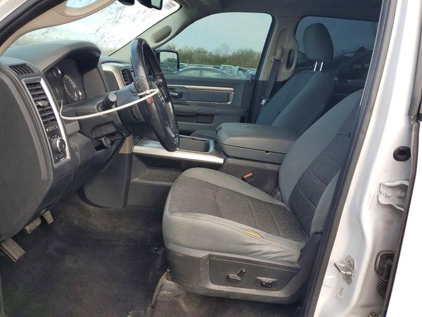2017 RAM 1500 SLT CREW CAB 4X4