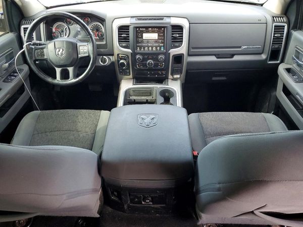 2017 RAM 1500 SLT CREW CAB 4X4
