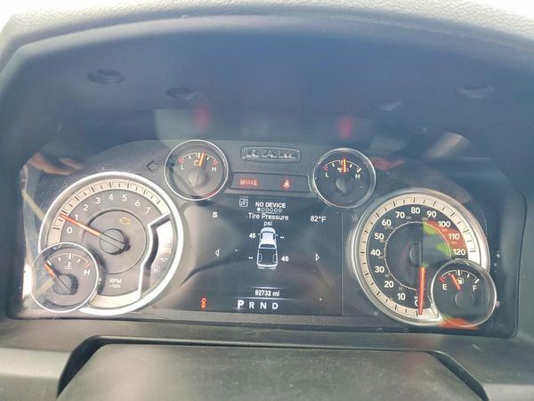 2017 RAM 1500 SLT CREW CAB 4X4