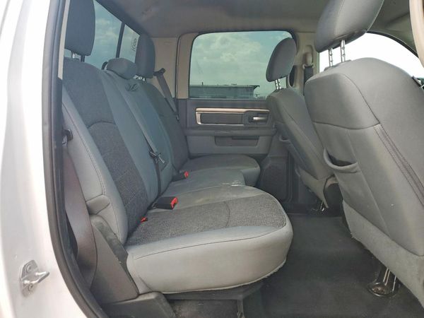 2017 RAM 1500 SLT CREW CAB 4X4