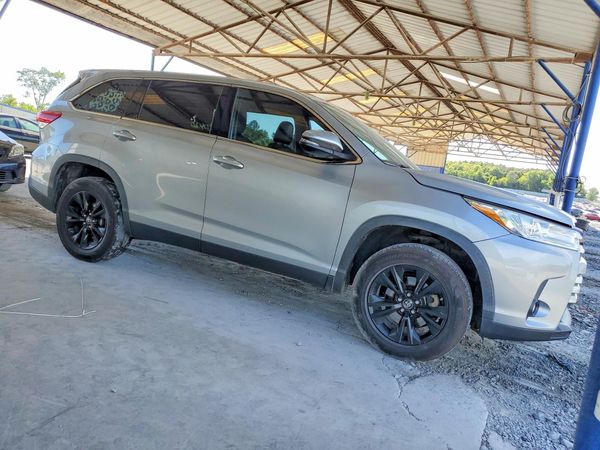 2019 TOYOTA HIGHLANDER LE/LE Plus
