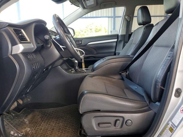2019 TOYOTA HIGHLANDER LE/LE Plus