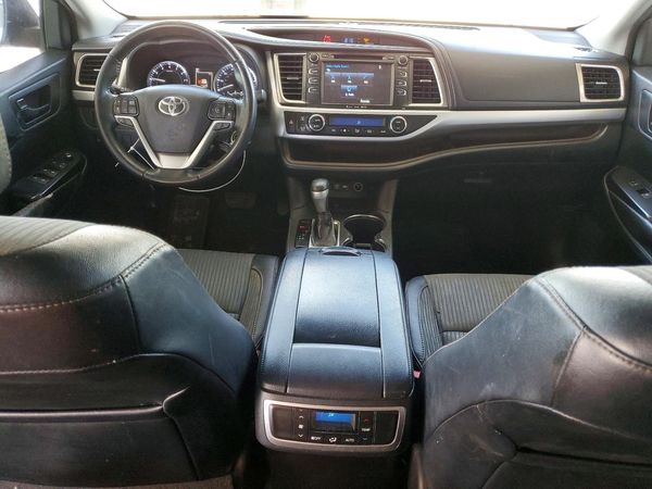 2019 TOYOTA HIGHLANDER LE/LE Plus