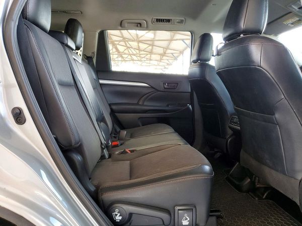 2019 TOYOTA HIGHLANDER LE/LE Plus