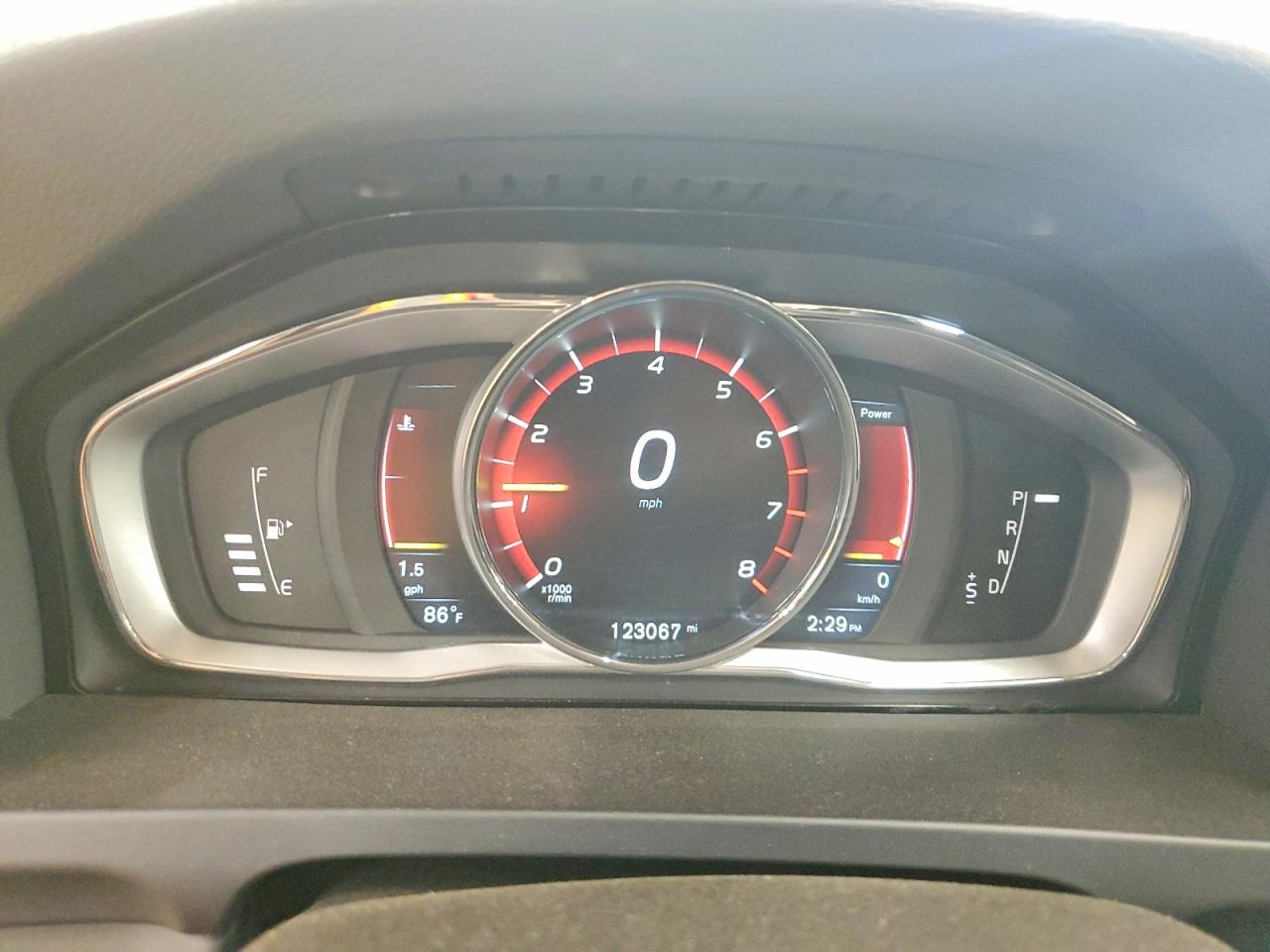 2015 VOLVO V60 Premier (non R design)