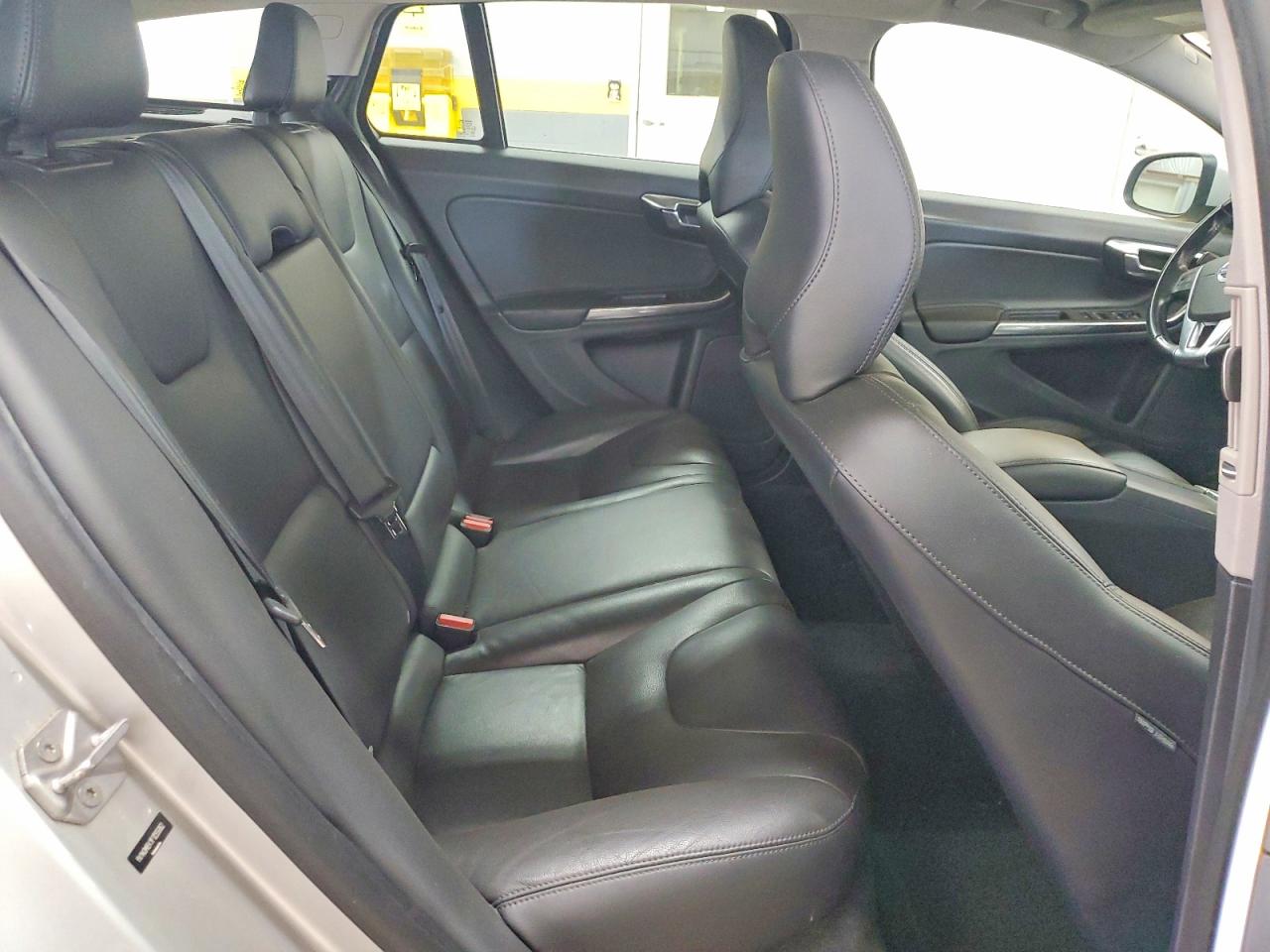 2015 VOLVO V60 Premier (non R design)