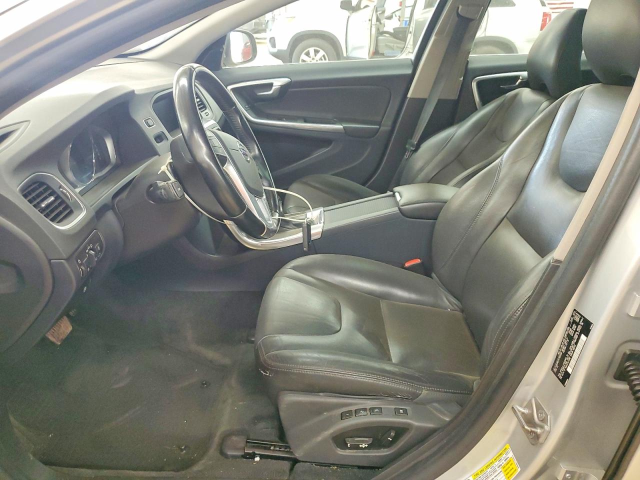 2015 VOLVO V60 Premier (non R design)