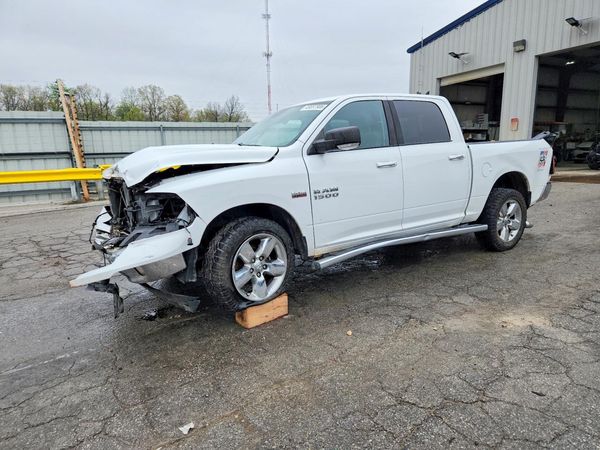 2015 RAM 1500 SLT CREW CAB 4X4