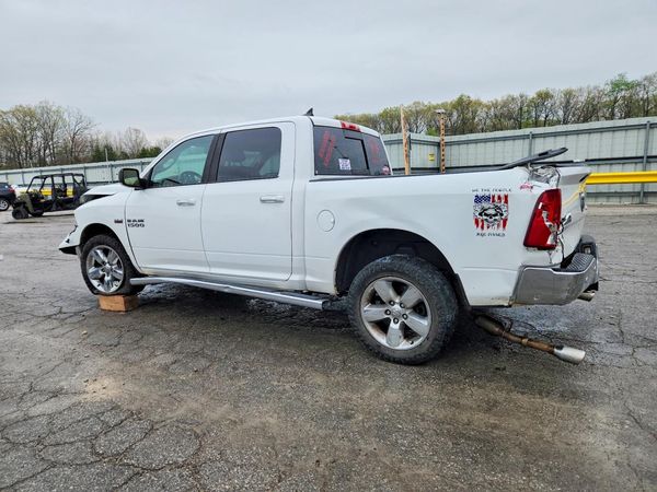 2015 RAM 1500 SLT CREW CAB 4X4