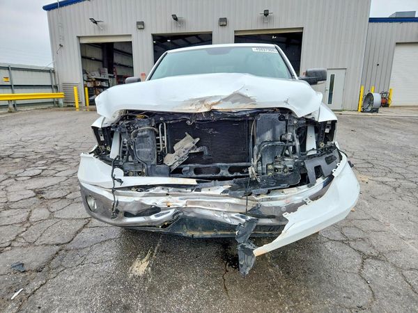 2015 RAM 1500 SLT CREW CAB 4X4