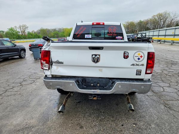 2015 RAM 1500 SLT CREW CAB 4X4