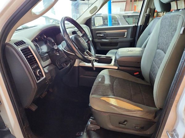 2015 RAM 1500 SLT CREW CAB 4X4